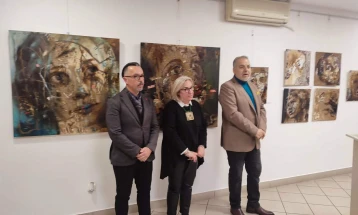 Во македонскиот КИЦ во Белград отворена изложба „Лица“ на скулпторот Ангел Коруновски