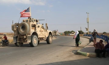 Mediumet franceze: NATO përkohësisht e tërheq personelin nga misioni në Irak