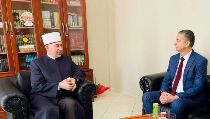 Претседателот на МАЕИ, Стерјовски,  во посета на Муфтиството на Корча, честитка за празникот и од МД 