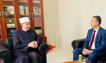 Претседателот на МАЕИ, Стерјовски,  во посета на Муфтиството на Корча, честитка за празникот и од МД 