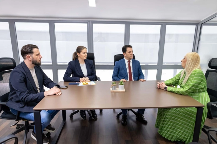 Вицепремиерот и министер за европски прашања Сали го посети ООУ Ресурсниот центар „Иднина“ по повод Меѓународниот ден на лицата со Даунов синдром