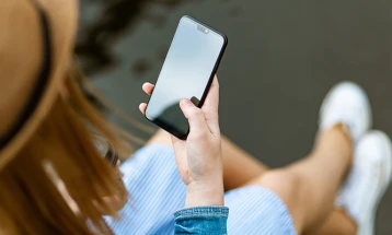 Месечно на мобилен 105 повика и 3,8 часа разговор