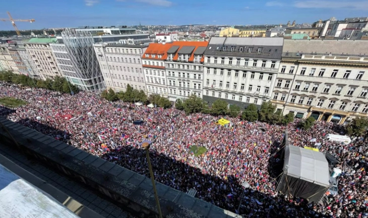 Протест во Прага поради намалувањето на воените трошоци