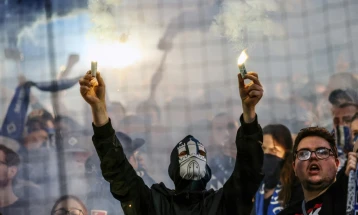 Масовна тепачка меѓу навивачи на Борусија Д. И Хамбургер, над 150 приведени