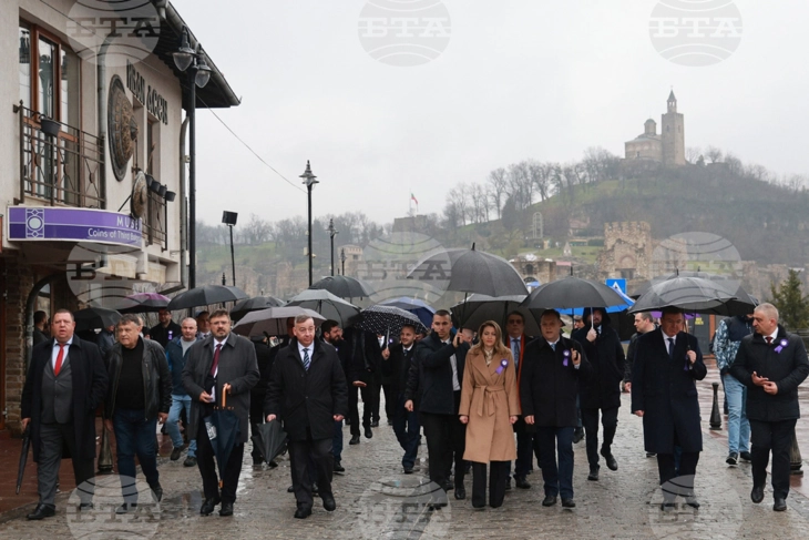 Со поворка, интерактивен спектакл и концерти на отворено, жителите и гостите на Велико Трново го прославија празникот на градот