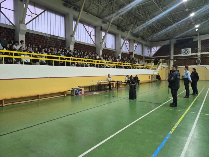 Превентивни работилници од СВР Битола за основците и средношколците