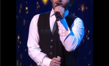 Настап што ги расплака сите откако натпреварувач од шоуто „Твоето лице звучи познато“ се трансформираше во легендарниот македонски пејач Тоше Проески