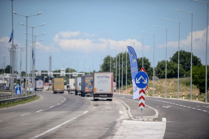 Камионџии во Босна и Херцеговина се обидоа да ги блокираат границите, но полицијата ги запре