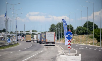 Камионџии во Босна и Херцеговина се обидоа да ги блокираат границите, но полицијата ги запре