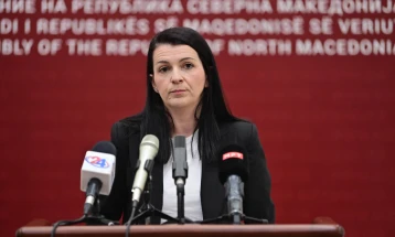 Костадиновска Стојчевска: СДСМ бара надзорна расправа за Законот за македонски јазик