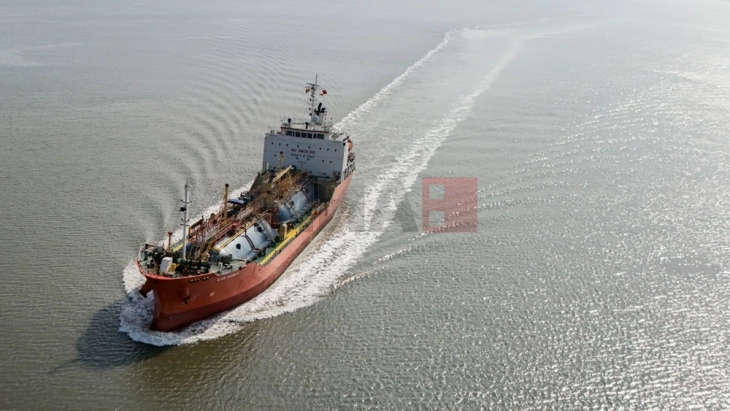 Dy tankerë me gaz të lëngshëm me flamur indian kaluan nëpër Ngushticën e Hormuzit