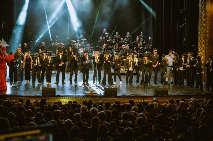 „Глумците пеат“ денеска и утре во МНТ со повеќе од 50 уметници на сцена