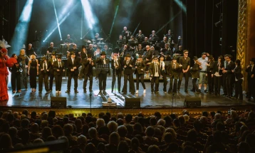 „Глумците пеат“ денеска и утре во МНТ со повеќе од 50 уметници на сцена