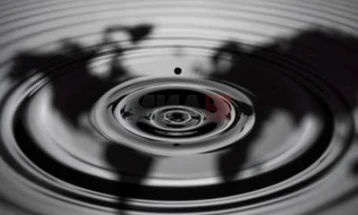 Nafta përsëri mbi 100 dollarë