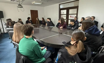 Деветоодделенците од Кисела Вода ја креираат својата полуматурска прослава