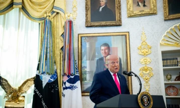 Трамп: Иран им даде на САД подарок вреден „тон пари“, поврзан со нафтата, гасот и Ормуз