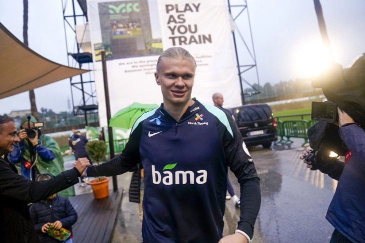 Халанд купи книга за 118.000 евра и ја подари