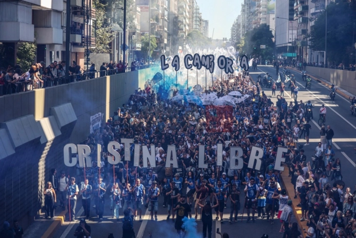 Десетици илјади на марш во Буенос Аирес во спомен на жртвите на диктатурата