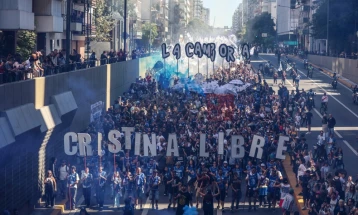 Десетици илјади на марш во Буенос Аирес во спомен на жртвите на диктатурата