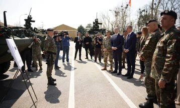 Мицкоски: Армијата ја засилува мобилноста, 17-те нови оклопни возила „страјкер“ симбол на партнерството со САД