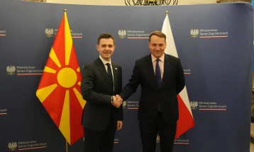 Mucunski discusses EU integration, NATO partnership, bilateral cooperation at meeting with Polish counterpart, Sikorski