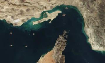 ИМО: Околу 2.000 бродови и 20.000 морнари заглавени во Ормуската Теснина