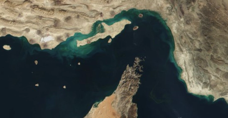 IMO: Rreth 2.000 anije dhe 20.000 marinarë të bllokuar në Ngushticën e Hormuzit