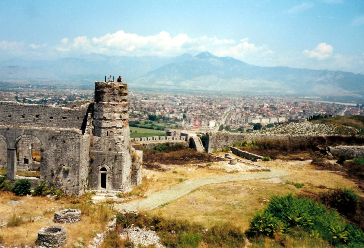 Албанскиот град Скадар нуди фасцинантни музеи и древни знаменитости за сите возрасти