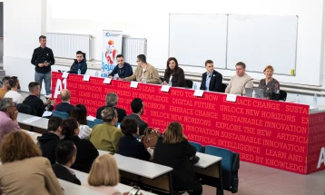 ФИНКИ ја отвори дилемата: дали интернетот е навистина достапен за сите?