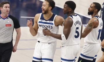 Минесота го надмина дефицитот од 13 поени во продолжението и постави рекорд во НБА