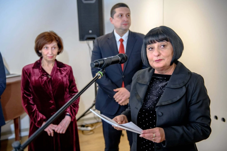 Во  македонскиот КИЦ во  Загреб отворена изложбата „Архивски документи“ на уметницата Жанета Вангели