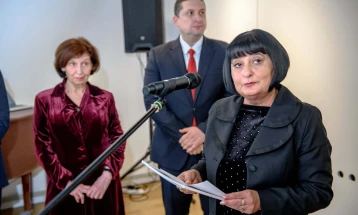 Во  македонскиот КИЦ во  Загреб отворена изложбата „Архивски документи“ на уметницата Жанета Вангели