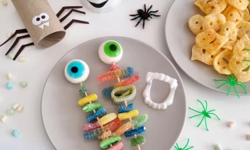 Турција воведе строги правила: Забрана за пакувања на храна во форма на черепи, очи и оружје