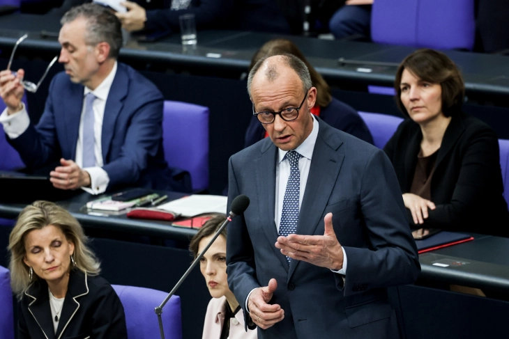 Актуелен час на Мерц пред Бундестагот, се осврна на војната на Блискиот Исток и на растечкото насилство во германското општество