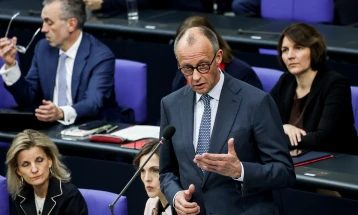 Актуелен час на Мерц пред Бундестагот, се осврна на војната на Блискиот Исток и на растечкото насилство во германското општество