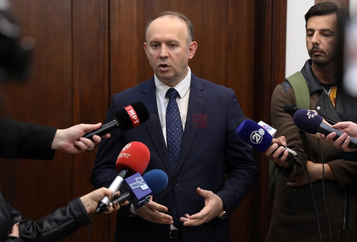 Gashi: Kushtetuta nuk duhet të hapet ad-hok, por përmes debatit më të gjerë politik dhe shoqëror