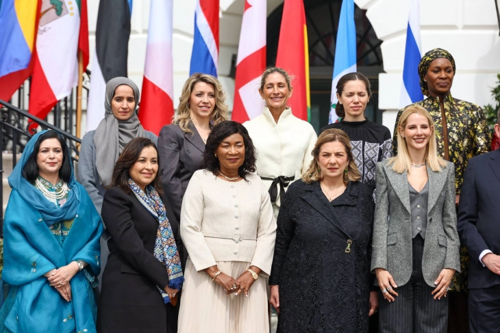 Сопругата на премиерот Мицкоски на глобален самит за образование и дигитална писменост, организиран од првата дама на САД, Меланија Трамп