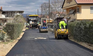 Асфалтирање улици во охридските приградски населби Горно и Долно Лакочереј