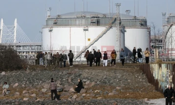 Украина ја нападна втората по големина нафтена рафинерија во Русија