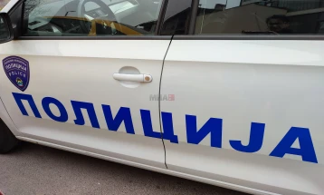 Едно лице е потешко повредено, а три лица се полесно повредени кога возило удрило во метална канделабра кај кавадаречко Моклиште 