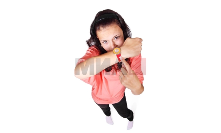 В недела часовниците се поместуваат еден час напред