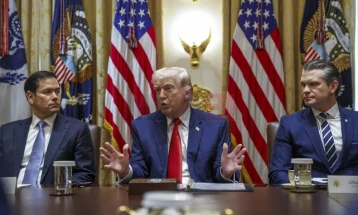 Трамп го продолжи рокот за запирање напади врз иранските енергетски капацитети до 6 април