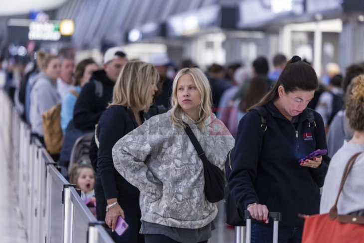 Трамп нареди итна исплата на 50.000 вработени во обезбедувањето на американските аеродроми