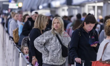 Трамп нареди итна исплата на 50.000 вработени во обезбедувањето на американските аеродроми