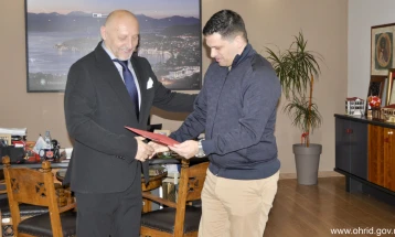 Градоначалникот на Охрид Пецаков се сретна со амбасадорот на БиХ Јаќимовиќ