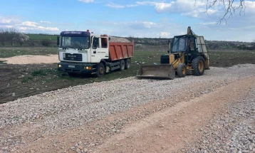 Почна изградбата на паркинг-простор во Долно Којнаре, Кумановско
