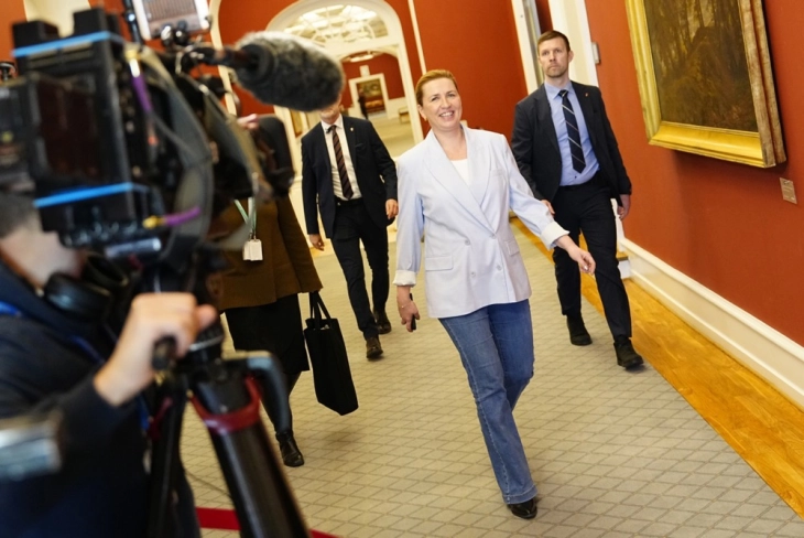 Данската премиерка Фредериксен почнува коалициски преговори за останување на функцијата