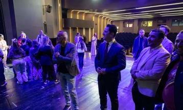 Zëvendëskryeministri i parë Bekim Sali viziton Teatrin Shqiptar me rastin e Ditës Ndërkombëtare të Teatrit