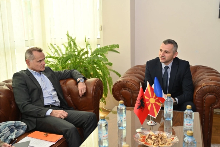 Францускиот амбасадор Кристоф Ле Риголер во посета на Дебар, нови можности за соработка и развој