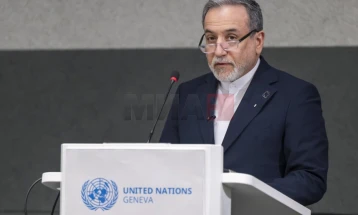 Иранскиот министер за надворешни работи вети дека ќе „наплати висока цена“ по нападите врз клучните постројки